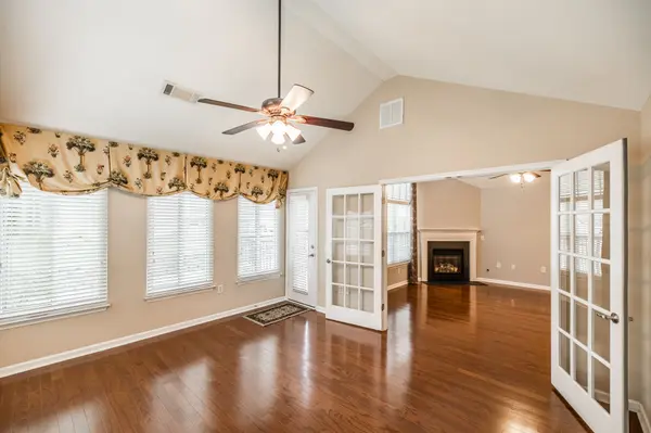 825 Browns Ln #201, Gallatin, TN 37066