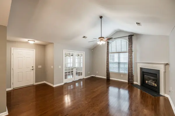 825 Browns Ln #201, Gallatin, TN 37066