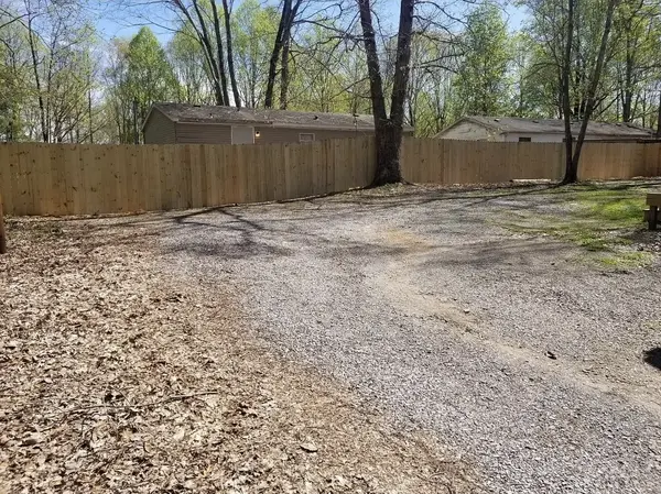 198 Neil Dr, Smithville, TN 37166