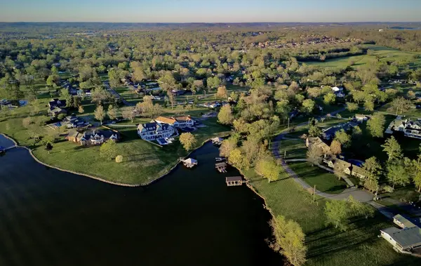 216 Cherokee Rd, Hendersonville, TN 37075