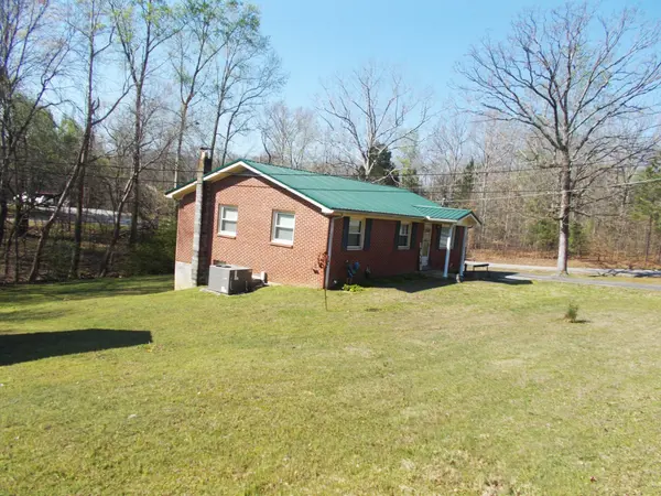 225 Cedar Hollow Dr, Camden, TN 38320