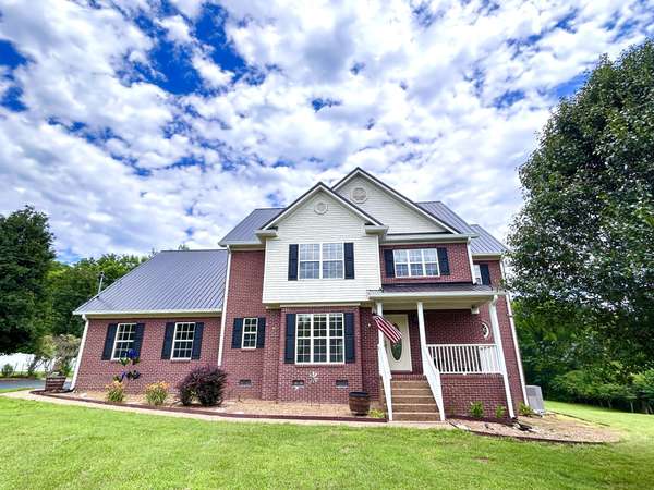 1109 Stonehenge Ct, Columbia, TN 38401
