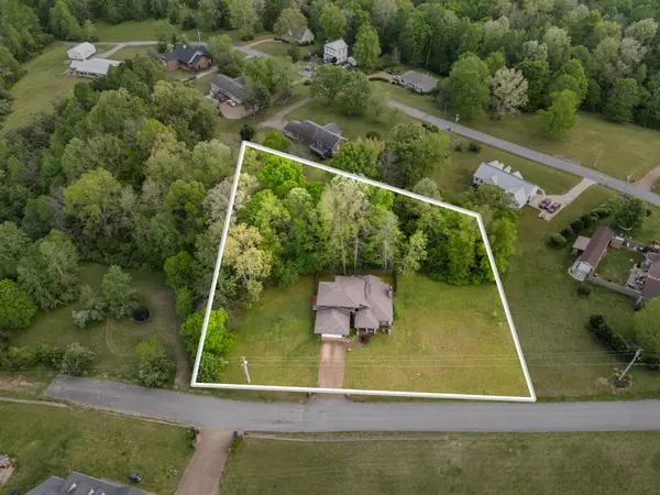 1212 Rosewood Dr, Centerville, TN 37033