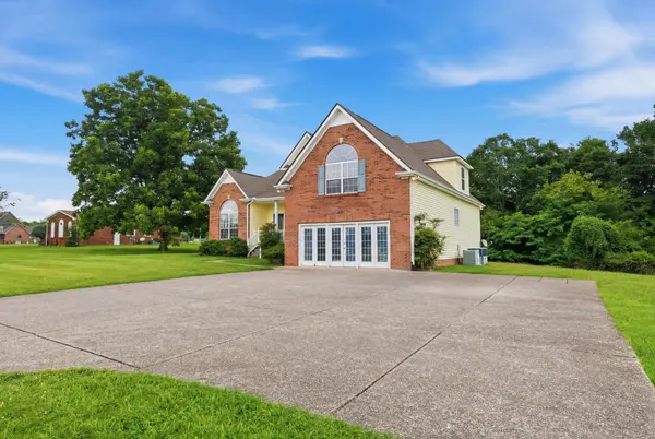 813 Shun Pike, Cottontown, TN 37048