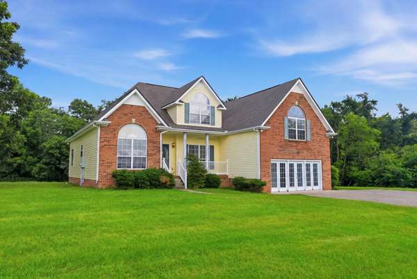 813 Shun Pike, Cottontown, TN 37048