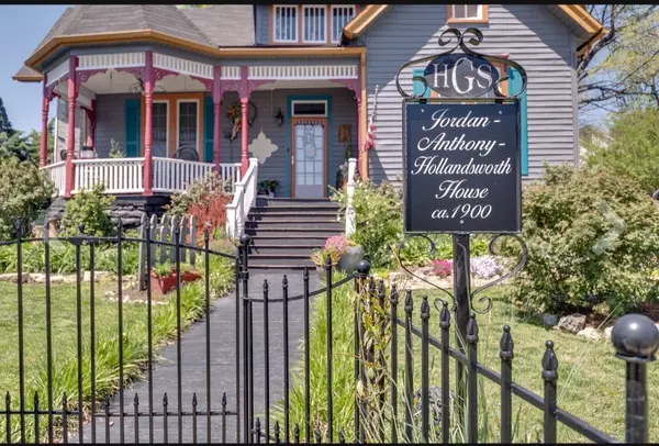 210 S 6th St, Pulaski, TN 38478
