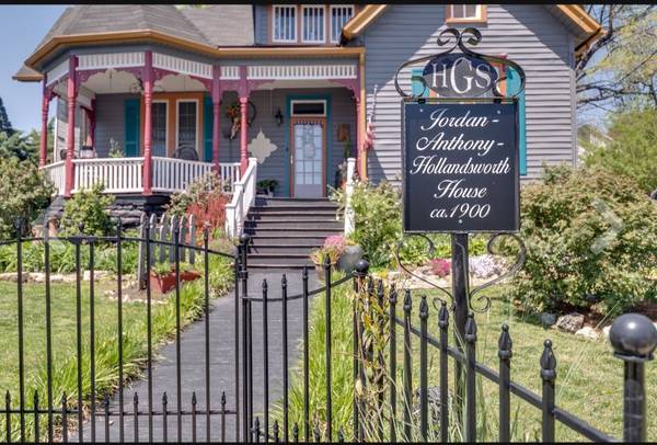 210 S 6th St, Pulaski, TN 38478