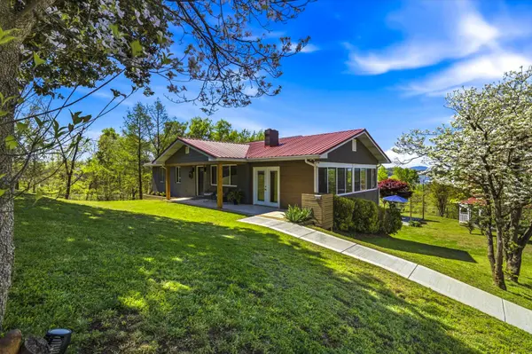 1845 Bouldercrest Dr, Dandridge, TN 37725