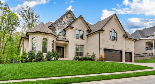 1689 Double R Blvd, Clarksville, TN 37042
