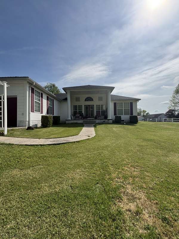 206 Dreaden St, Waverly, TN 37185