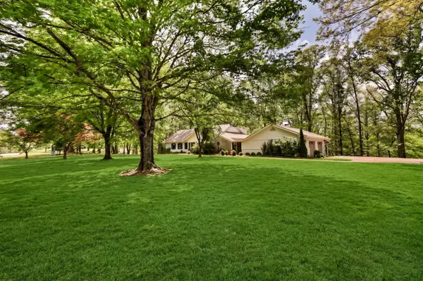 1667 Simpson Dr, Clarksville, TN 37043