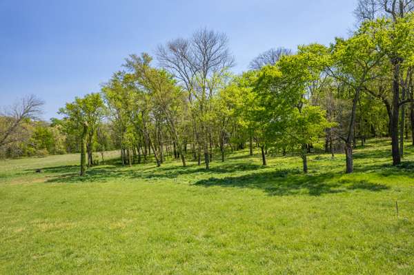 4 Old Zion Rd, Columbia, TN 38401