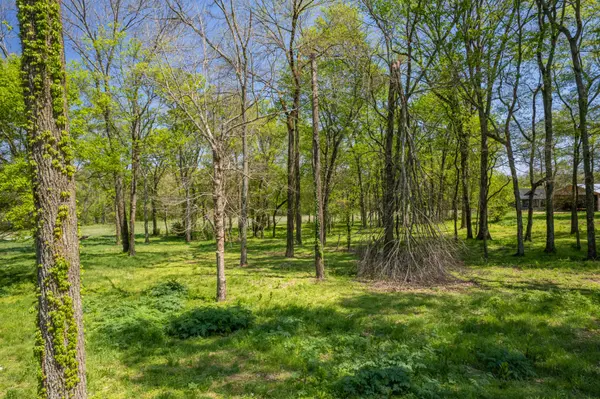 4 Old Zion Rd, Columbia, TN 38401