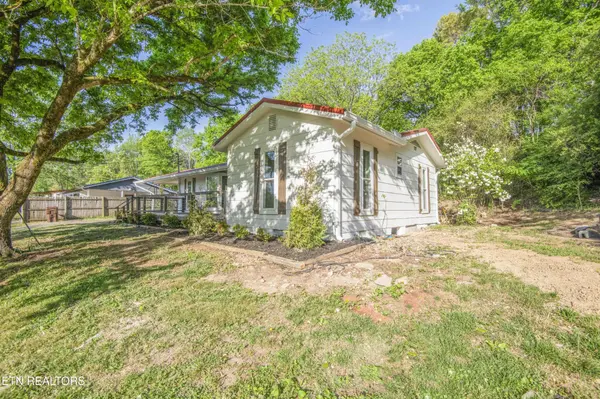406 McConkey St, Madisonville, TN 37354