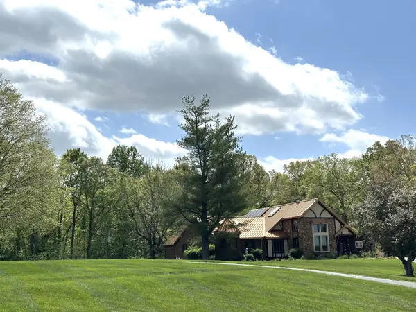 300 Hickory Ln, Greenville, KY 42345