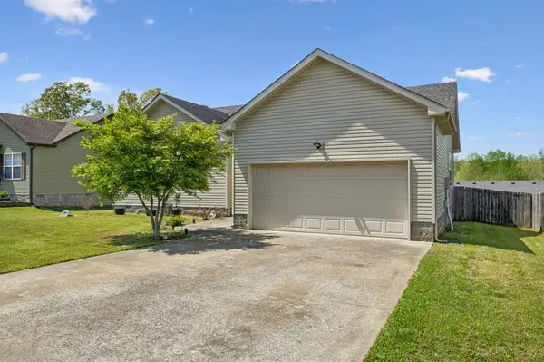 1388 Constitution Dr, Clarksville, TN 37042