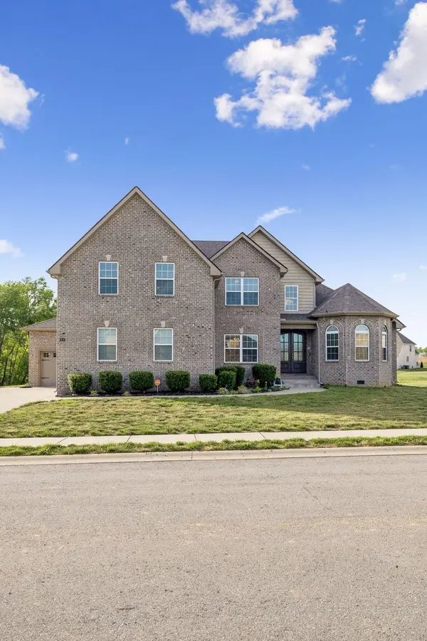 333 Clarabelle Ln, Clarksville, TN 37040