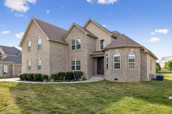 333 Clarabelle Ln, Clarksville, TN 37040