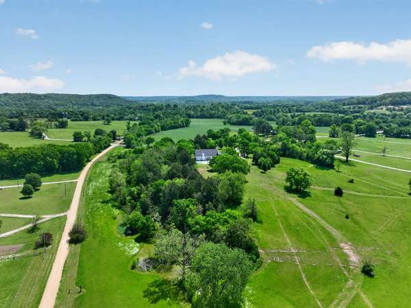 1641 Long Branch Ln, Mount Pleasant, TN 38474