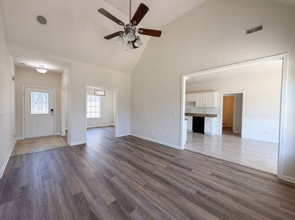 425 Long Creek Dr, Christiana, TN 37037