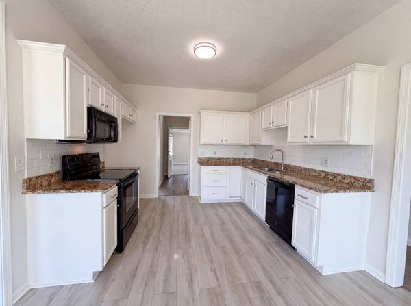 425 Long Creek Dr, Christiana, TN 37037