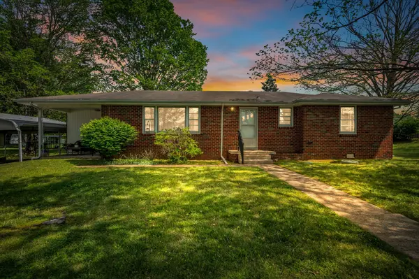 1006 Hershell St, Burns, TN 37029