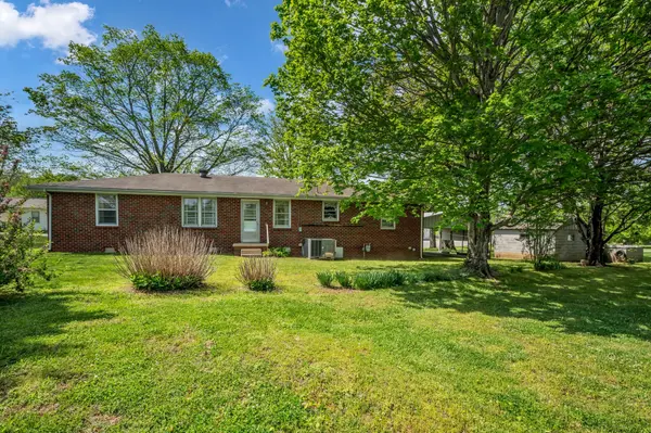 1006 Hershell St, Burns, TN 37029