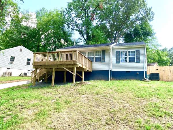 714 Woodlawn Dr, Clarksville, TN 37040