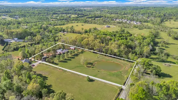 1819 Barker Rd, Columbia, TN 38401
