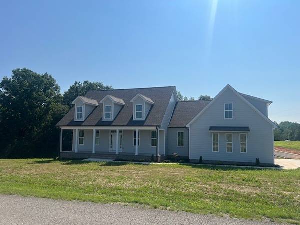766 Awalt Dr, Winchester, TN 37398