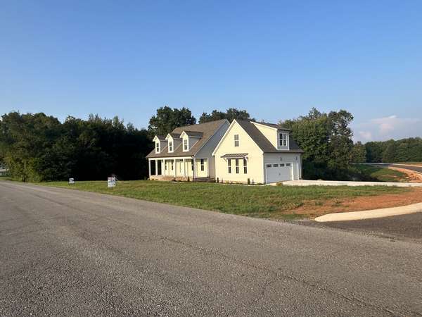 766 Awalt Dr, Winchester, TN 37398