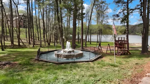 1024 Paradise Dr, Murray, KY 42071