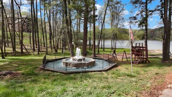 1024 Paradise Dr, Murray, KY 42071