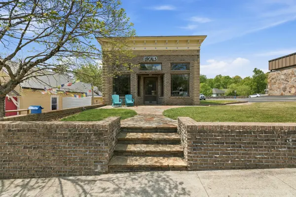 49 University Ave, Sewanee, TN 37375