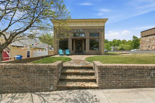 49 University Ave, Sewanee, TN 37375