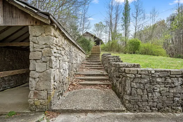 2708 LEDFORD MILL ROAD, Wartrace, TN 37183