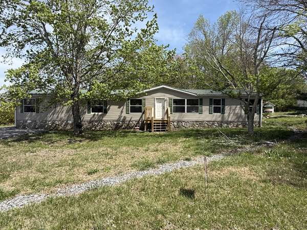 469 Browns Rd, Lafayette, TN 37083