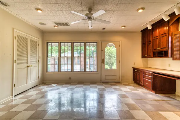 301 W 6th St, Russellville, KY 42276