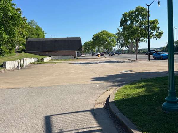 261 N Riverside Dr, Clarksville, TN 37040