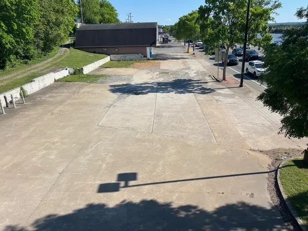 261 N Riverside Dr, Clarksville, TN 37040