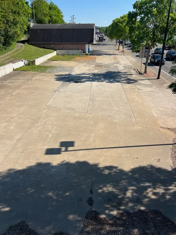 261 N Riverside Dr, Clarksville, TN 37040