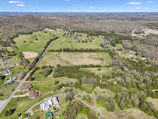 1 Horse Mountain Rd, Shelbyville, TN 37160