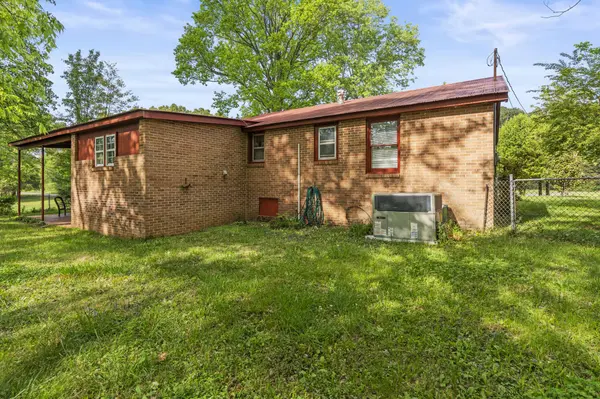 1400 Holders Cove Rd, Winchester, TN 37398