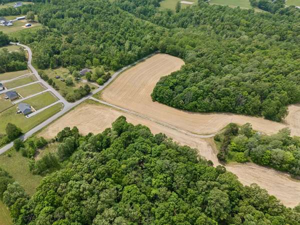 473 Hickory Corner Rd, Bethpage, TN 37022