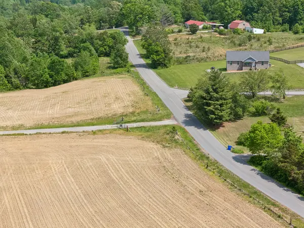 473 Hickory Corner Rd, Bethpage, TN 37022
