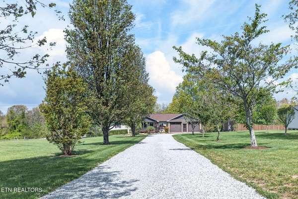 7668 Plateau Rd, Crossville, TN 38571
