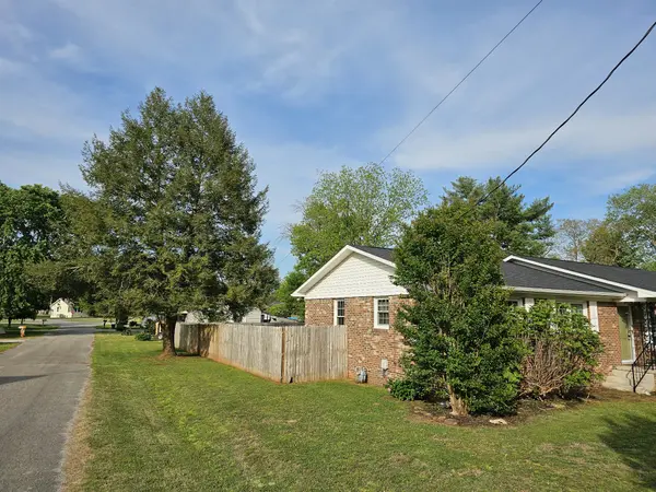 106 Willow St #N, Cowan, TN 37318