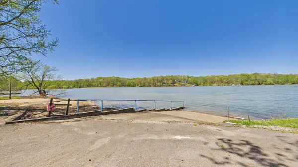 1024 Paradise Dr, Murray, KY 42071