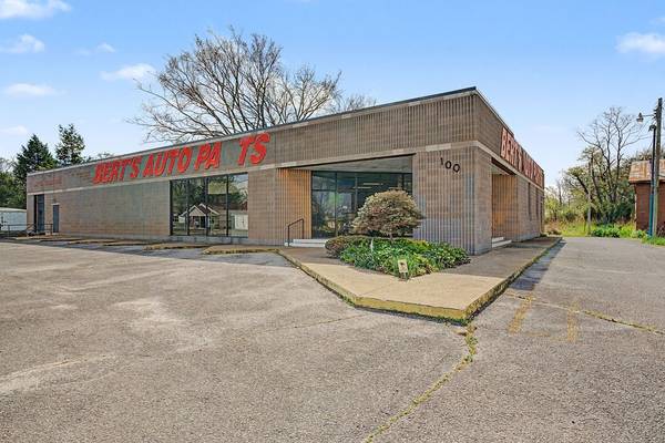 100 Hopkinsville St, Russellville, KY 42276