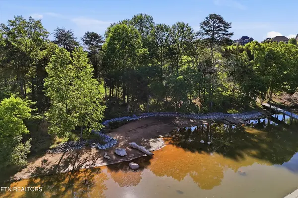 261 White Swan Drive, Vonore, TN 37885